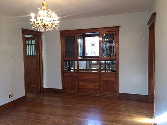 5th image of 1313 W Cornelia Ave