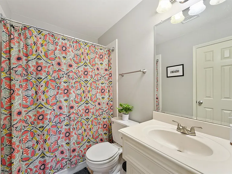 1245 W 17th St — Photo 14