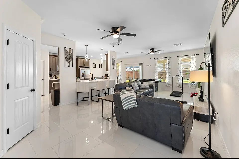 Roman Ridge Ln