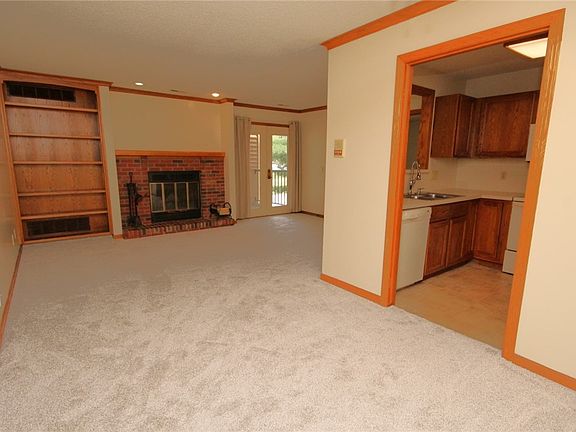 3rd image of 4910 Pleasant St Unit 14