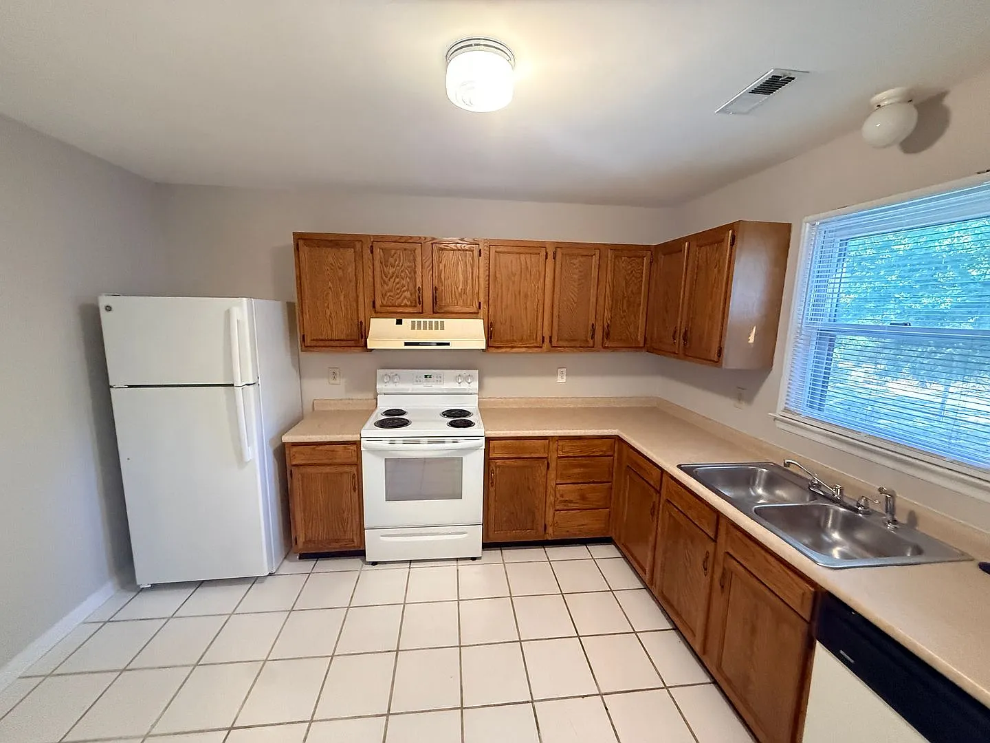 Beautiful Ranch Home on a Corner Lot! — Photo 4