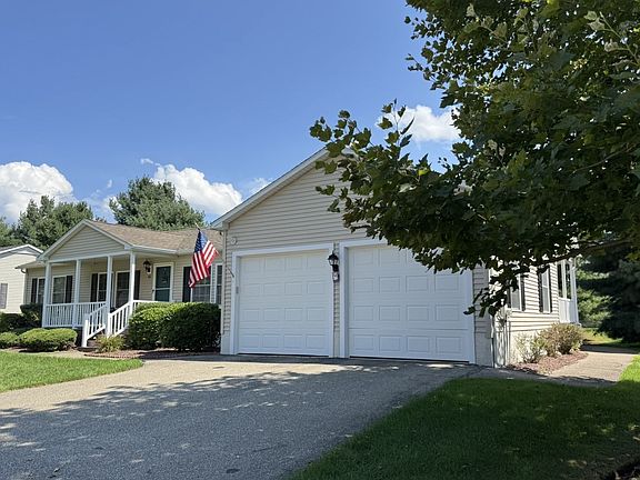 3rd image of 61 Brookstone Dr