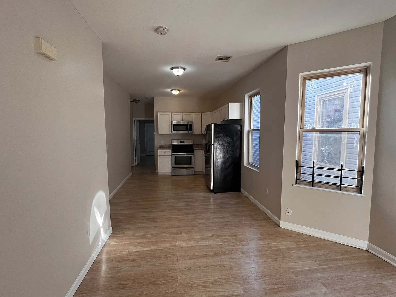 684 Grove St — Photo 2