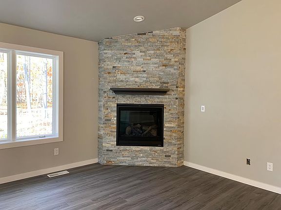 4th image of S Oaks Cir #33-01