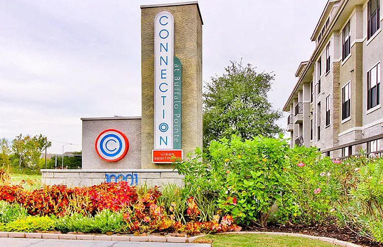 Connection at Buffalo Pointe Apartments — Photo 16