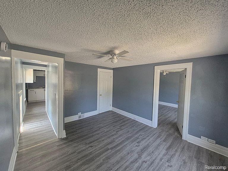 16758 Frazho Rd, photo 29