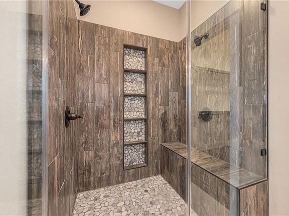 3rd image of 4555 Oakwood Estates Ln