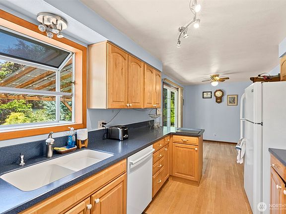 4th image of 5012 19th Avenue SE