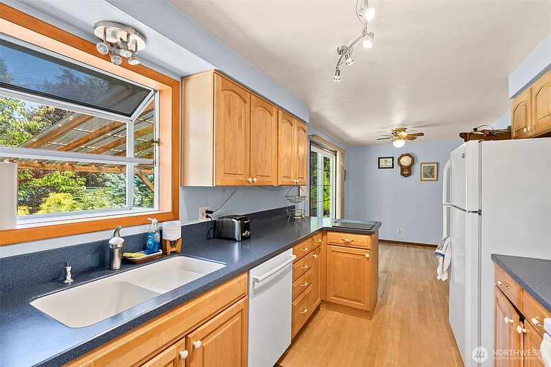 4th image of 5012 19th Avenue SE