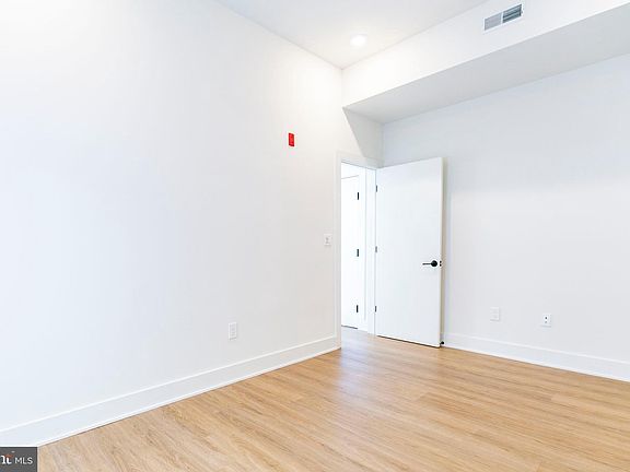 5th image of 630-34 Federal St #204
