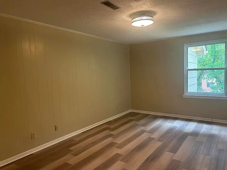 5758 Taggart Dr — Photo 10