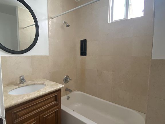 5th image of 917 Cole St APT 3