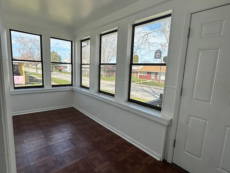 768 Greenbay Ave — Photo 2