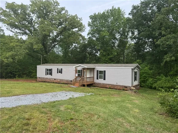 147 Cricket Ln, Easley, SC 29640