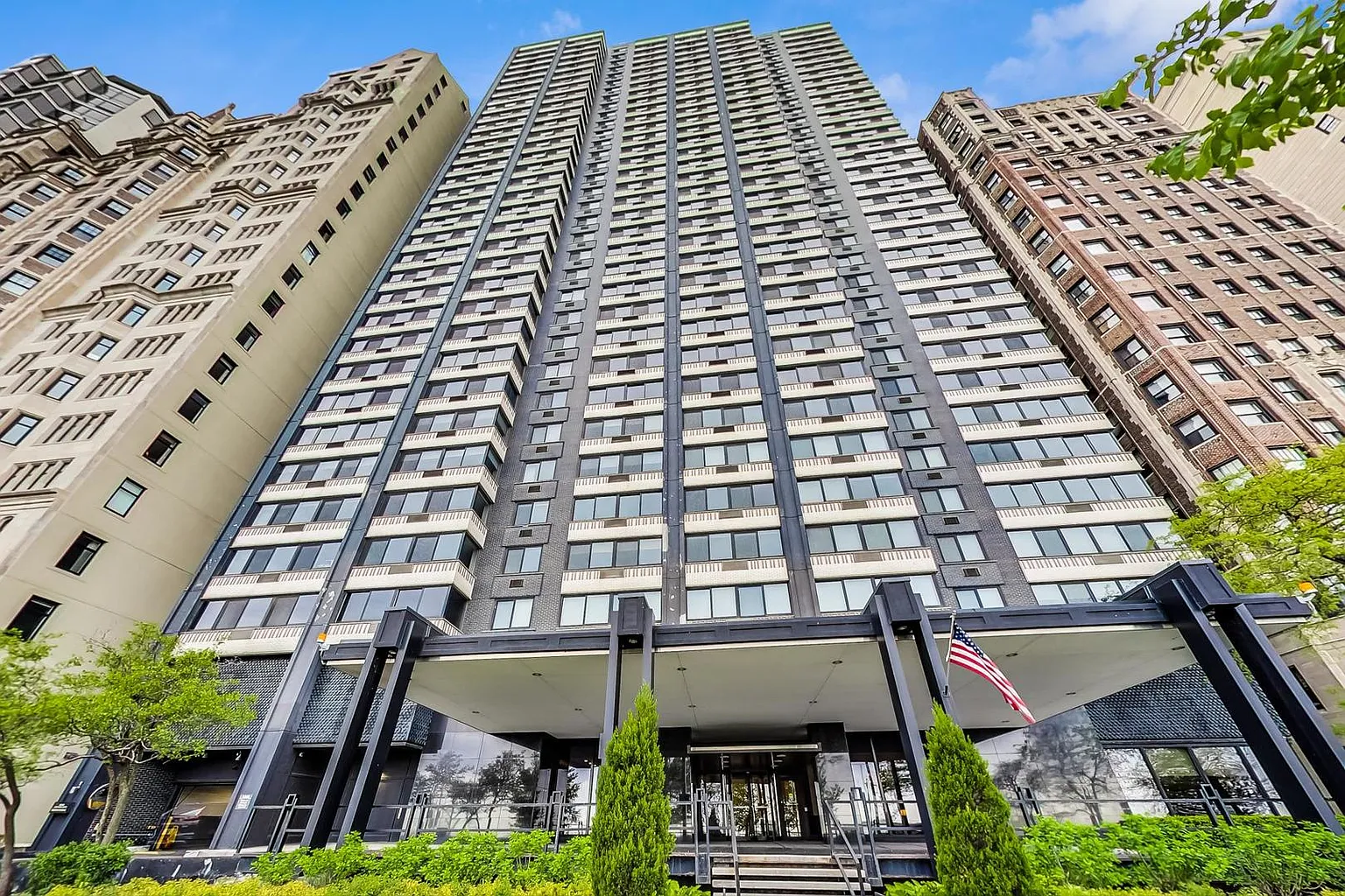 1440 N Lake Shore Dr APT 5D photo 1