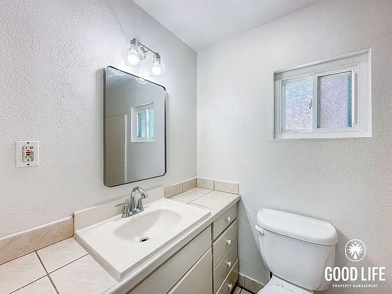 329 W 14th St — Photo 15
