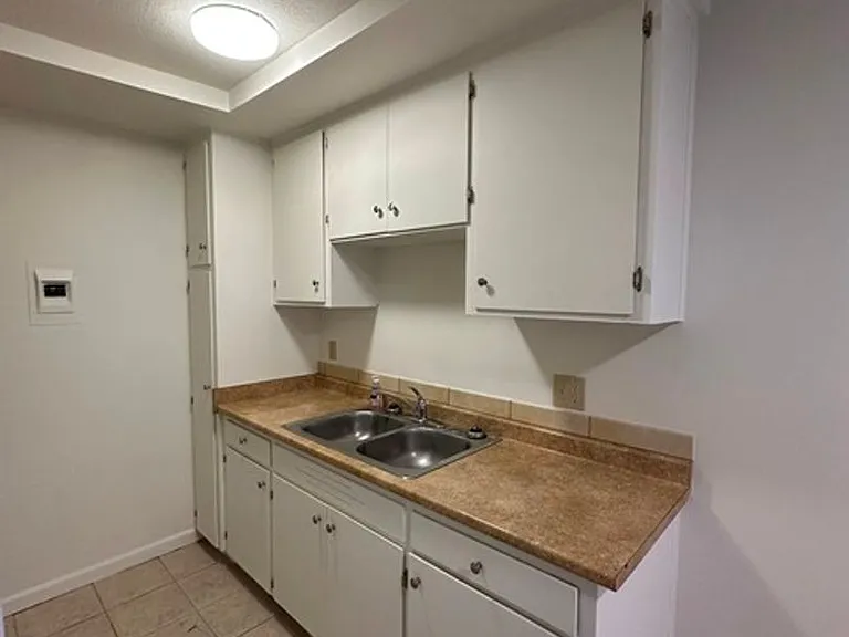 2544 Union St — Photo 5