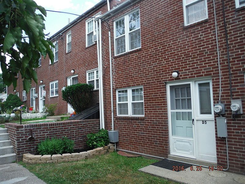 Main entrance to home : Notice the small walled flower garden