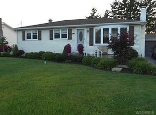 3768 Lynn Dr, Orchard Park, NY 14127