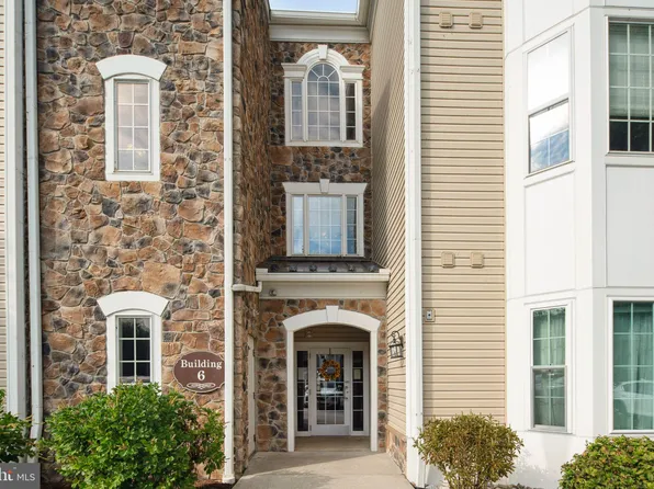 631 Creekside Dr, Brookhaven, PA 19015