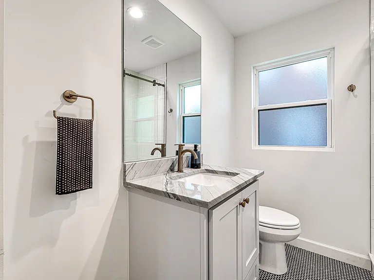 1540 S Columbia Pl — Photo 25