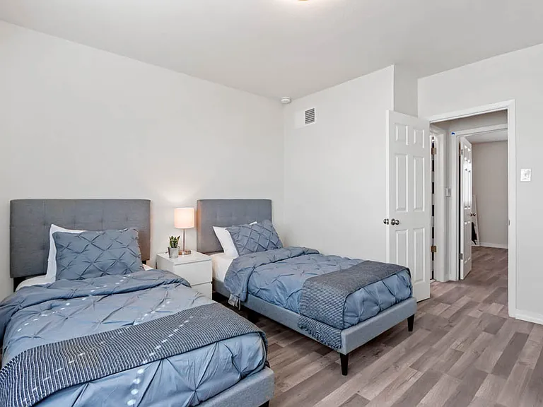 3312 Gateway Blvd E #4 — Photo 4