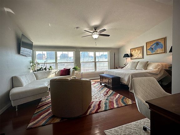 5th image of 2305 Worthington St APT 302