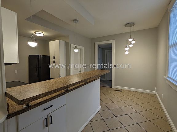 4th image of 684 Reinhard Ave