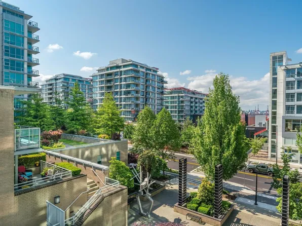 138 Esplanade E #401, North Vancouver, BC V7L 4X9