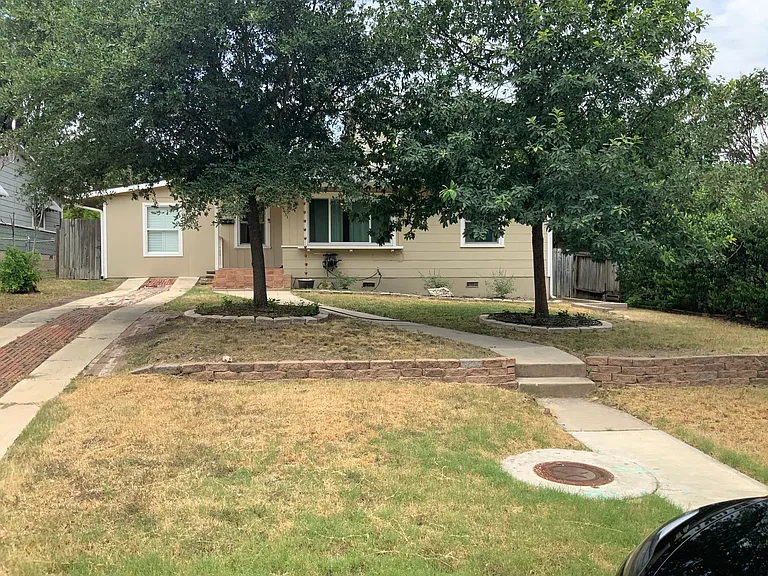 431 Irvington Dr — Photo 2