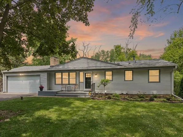 24850 Amlee Rd, Shorewood, MN 55331