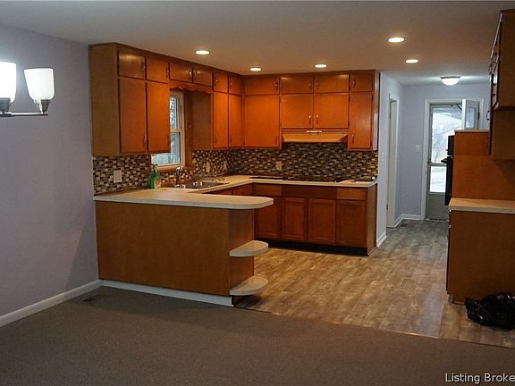 3rd image of 501 Grandview Drive