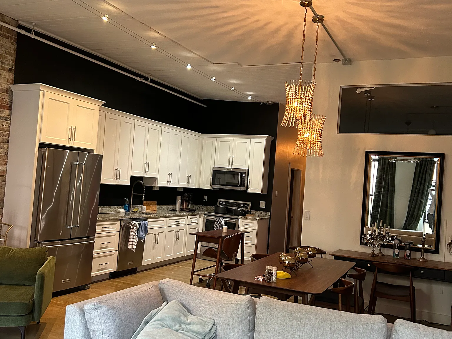 1 bed, 825 sqft, $2,400 — Photo 1