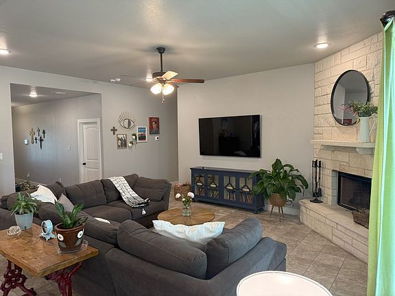 2nd image of 1529 Justice Dr