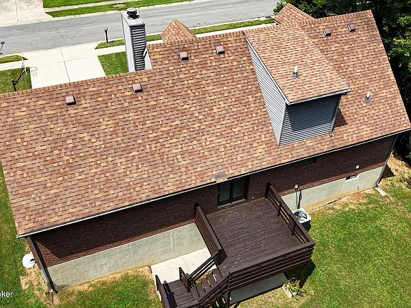 5th image of 411 College View Dr