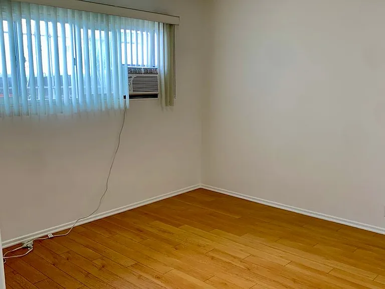 3322 Mentone — Photo 10