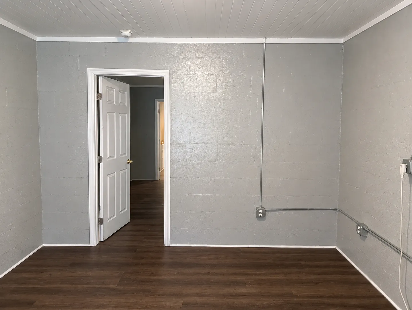 723 Byron Road — Photo 2
