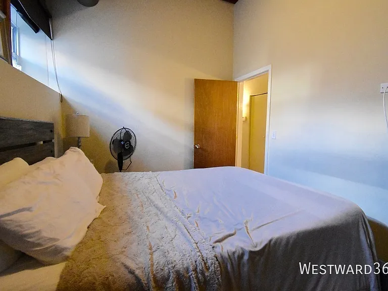 1114 W Hubbard St #1 — Photo 9
