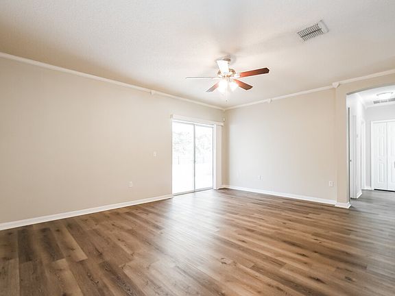 5th image of 986 Derbyshire Dr