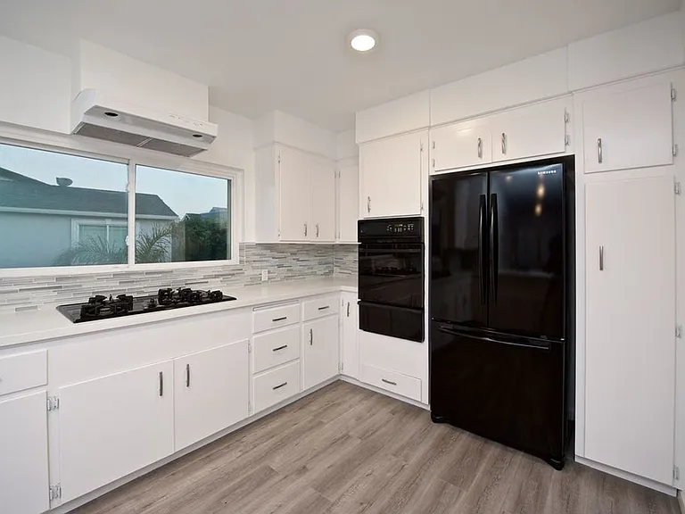 5210 Neptune Ave — Photo 8