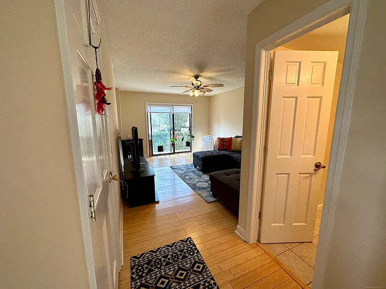 15 Crest St #B-13 — Photo 3