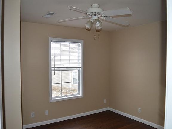 4th image of 256 Executive Ave APT B
