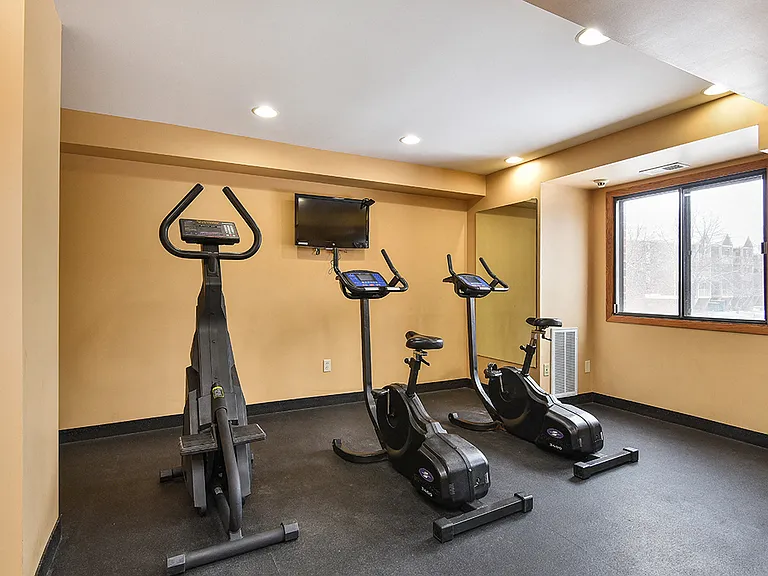 Westwind Apartments — Photo 31