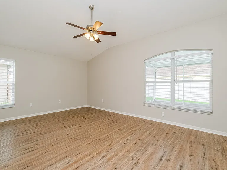 1046 Crimson Clover Ln — Photo 7
