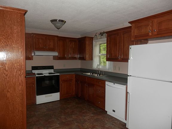4th image of 132 Hudson Dr