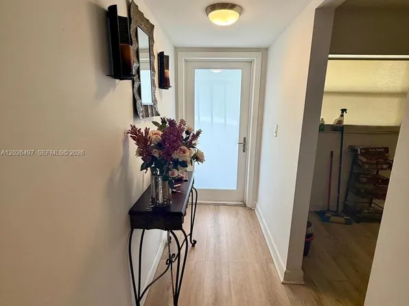 5985 Del Lago Cir APT 215, Sunrise, FL 33313