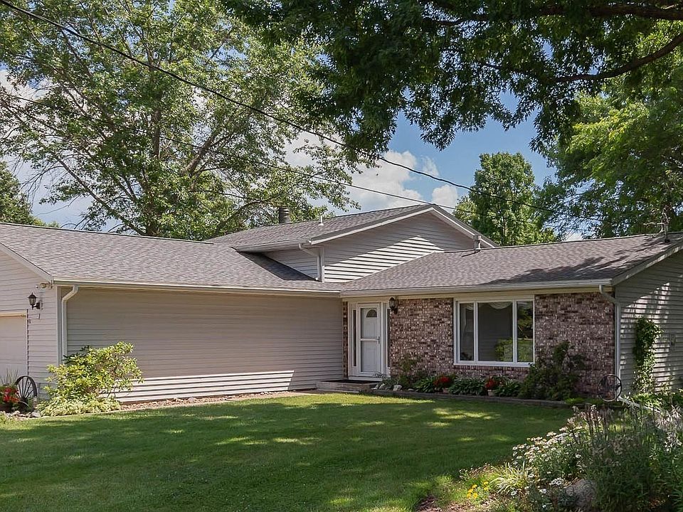 1st image of 8 Kimberly Dr
