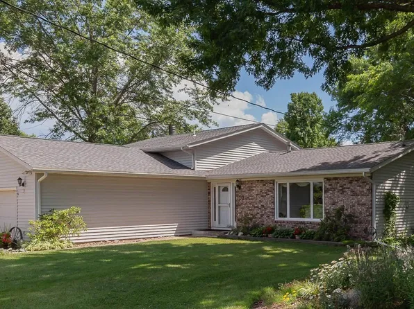 8 Kimberly Dr, Coal Valley, IL 61240