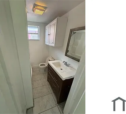 2729 E Commerce St — Photo 18