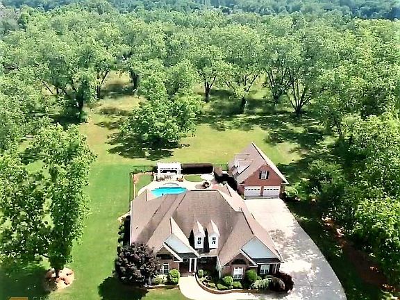 2nd image of 19 Lake Park Dr